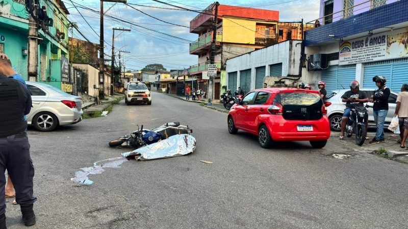 Motociclista tem crânio afundado após colisão contra micro-ônibus em Manaus