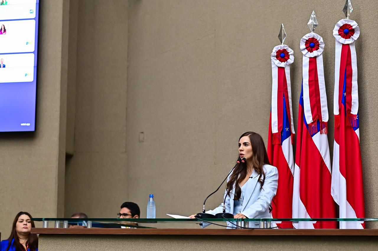 Débora Menezes defende homeschooling e reforça bandeira de proteção à família durante discurso na Aleam