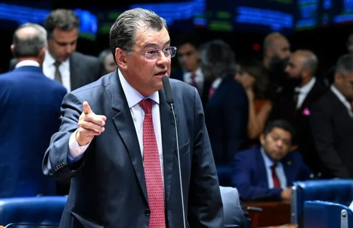 Eduardo Braga reage a vídeo com ataques à Zona Franca e defende trabalhadores do Amazonas