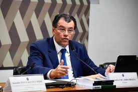 Eduardo Braga atua para evitar aumento abusivo na conta de energia e garante alívio para famílias do Amazonas