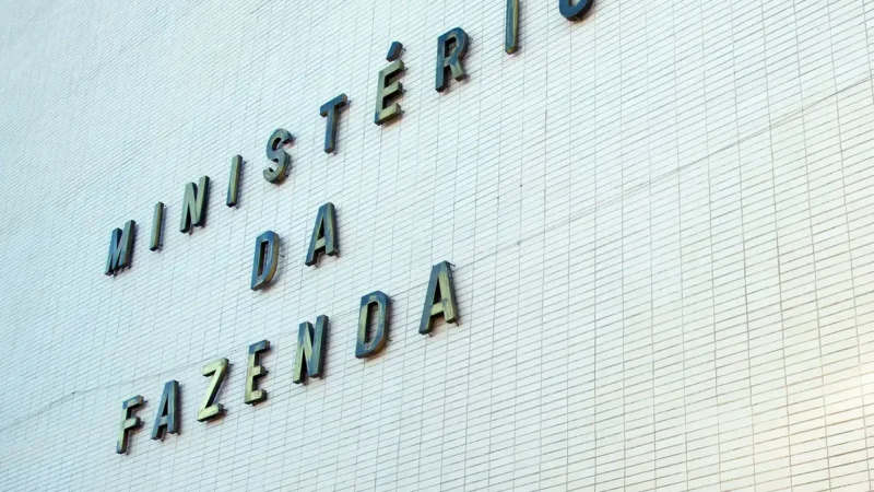Fazenda eleva para 4,5% estimativa de inflação com guerra e petróleo