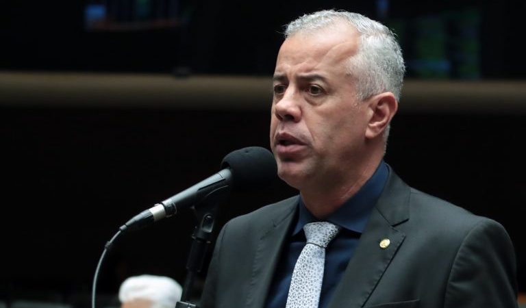 Comissão aprova projeto que destina metade do salário do preso para a vítima