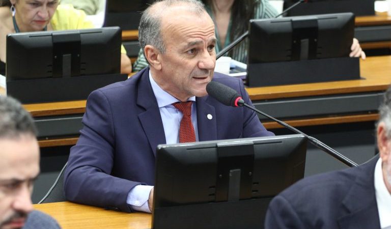 Comissão aprova projeto que prevê jornada de 30 horas para psicólogos sem redução salarial