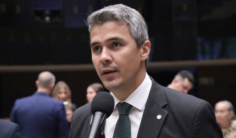 Comissão aprova tempo 50% maior em provas para alunos com TDAH e dislexia