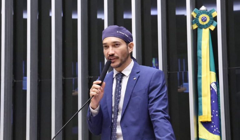 Câmara aprova novas regras para internação de adolescentes usuários de drogas em situação de risco; acompanhe