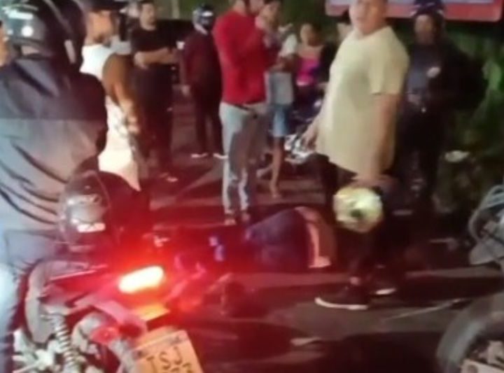 Motociclista é atingido por picape e arremessado contra muro em Manaus