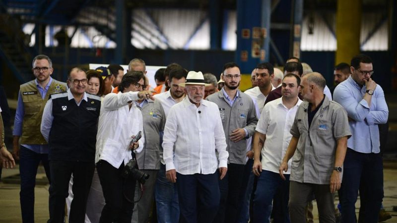 ‘Vamos tentar recuperar as refinarias, mas não pelo preço que eles querem’, diz Lula em Manaus