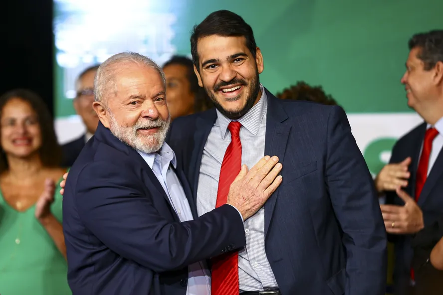 Lula é aconselhado a fazer tête-à-tête com senadores por Messias