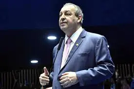 Omar Aziz dá sinais de ter atingido teto eleitoral, apontam últimas pesquisas no Amazonas