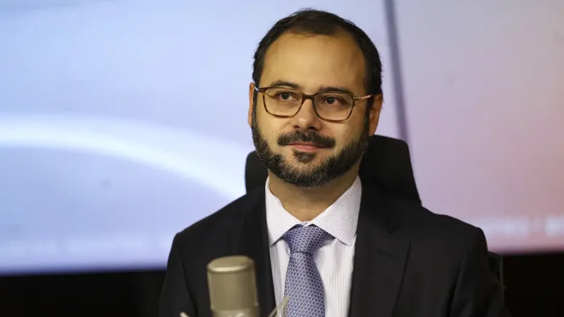 Governo avalia aumento de contratação pelo MEI com o fim da 6×1
