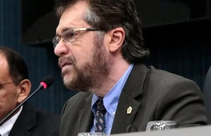 Plínio Valério defende fim da vitaliciedade no STF como “remédio” contra abusos de magistrados