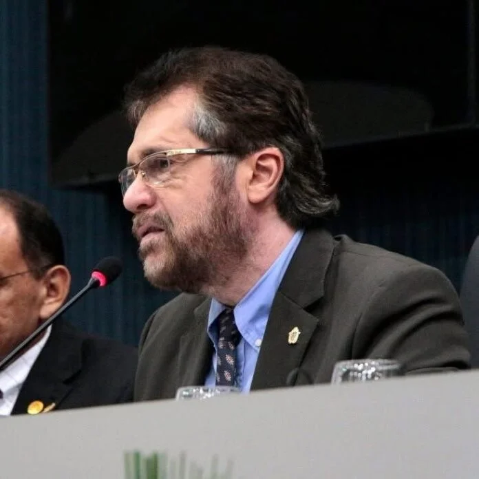 Plínio Valério defende fim da vitaliciedade no STF como “remédio” contra abusos de magistrados