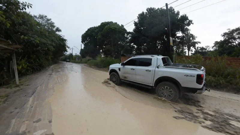 Ramal do Brasileirinho vira “igarapé” após chuvas e moradores denunciam abandono