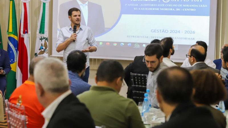 Prefeito Renato Junior debate com setor produtivo soluções que estimulem a economia da capital durante encontro na Associação Comercial do Amazonas