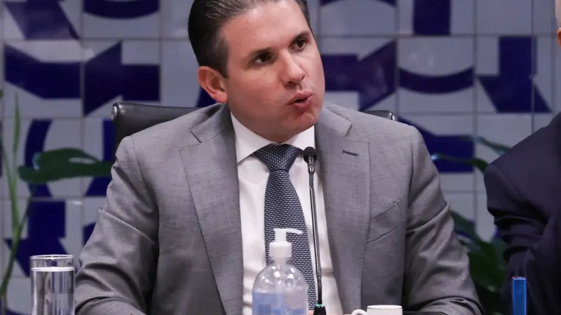 Motta convoca reunião de líderes para votar PL do fim da escala 6×1