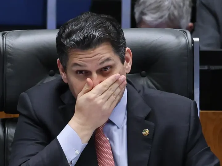 Alcolumbre mantém silêncio sobre 6×1 e oposição tenta preservar escala