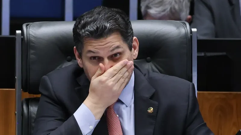 Alcolumbre mantém silêncio sobre 6×1 e oposição tenta preservar escala