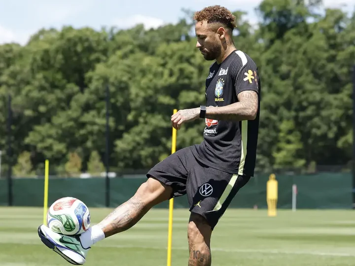 Neymar volta a treinar com a seleção a 2 dias do jogo contra o Haiti