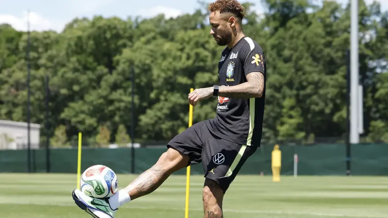 Neymar volta a treinar com a seleção a 2 dias do jogo contra o Haiti