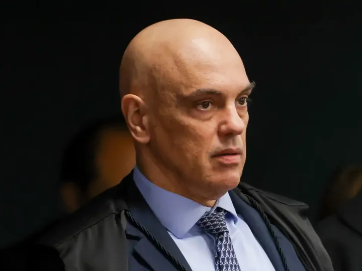 Moraes vota pela condenação de Eduardo Bolsonaro no caso do tarifaço
