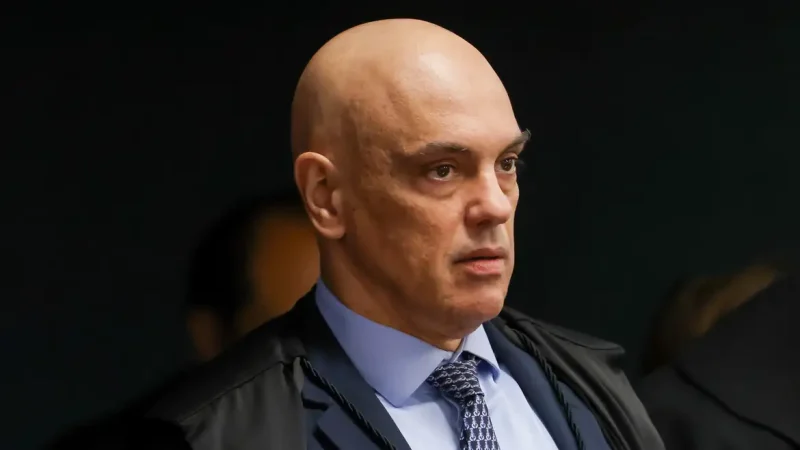 Moraes vota pela condenação de Eduardo Bolsonaro no caso do tarifaço