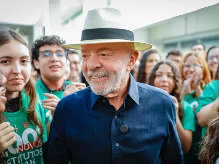 “Quem tinha que aumentar a taxa seríamos nós”, diz Lula sobre EUA
