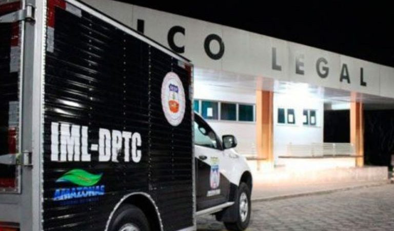 Homem é morto a tiros e corpo é deixado no meio da rua pelos criminosos