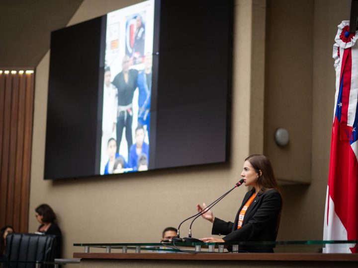 Débora Menezes reforça combate ao abuso infantil e pede denúncias durante discurso na Aleam