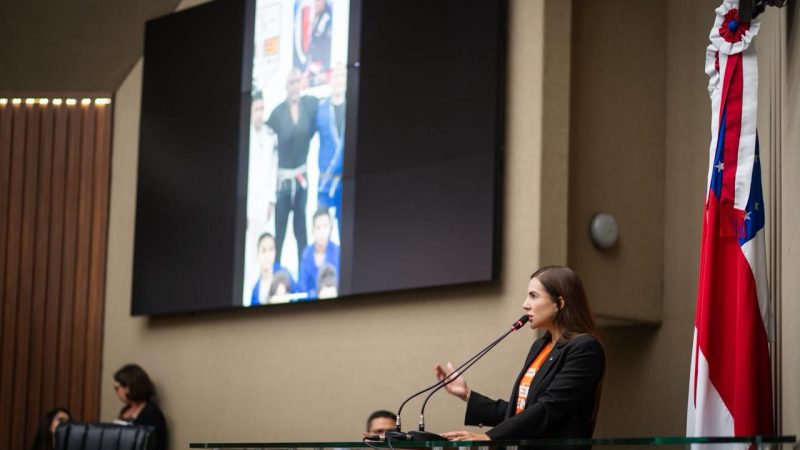 Débora Menezes reforça combate ao abuso infantil e pede denúncias durante discurso na Aleam