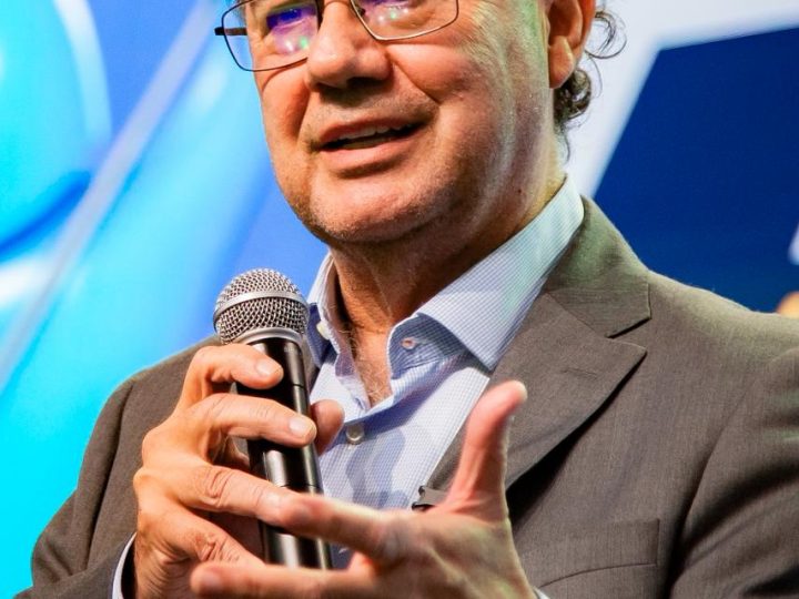 Avante lança pré-candidatura de Augusto Cury à Presidência em Manaus em ato liderado por David Almeida