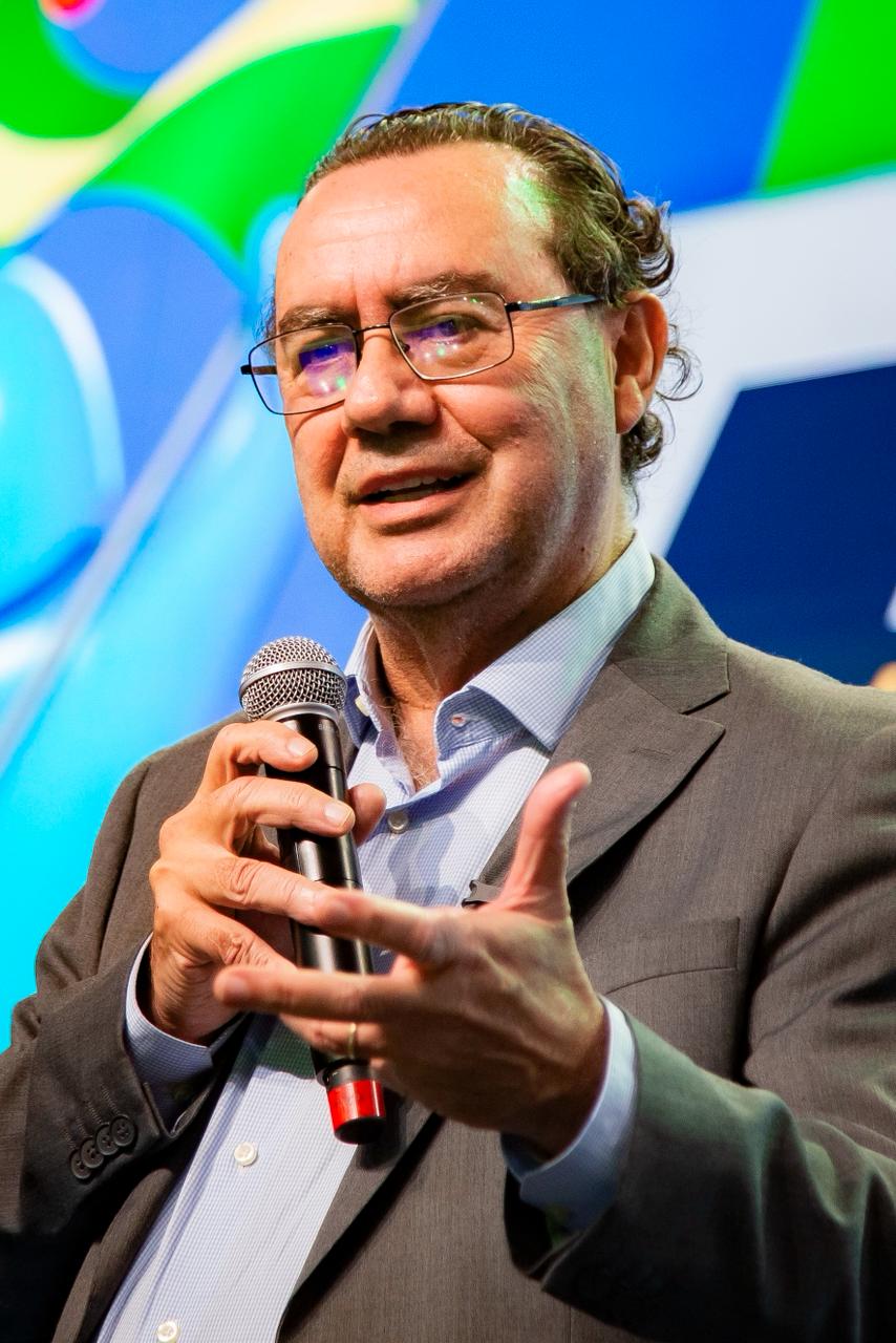 Avante lança pré-candidatura de Augusto Cury à Presidência em Manaus em ato liderado por David Almeida