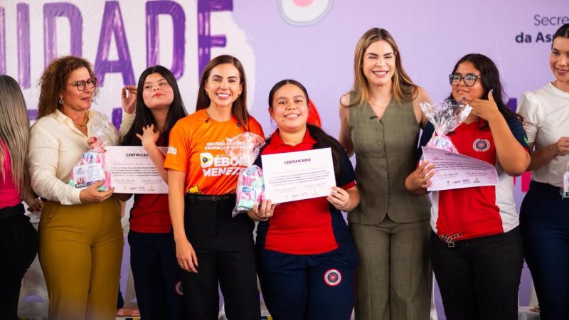 Débora Menezes destaca avanço na proteção de estudantes durante ação em escola estadual