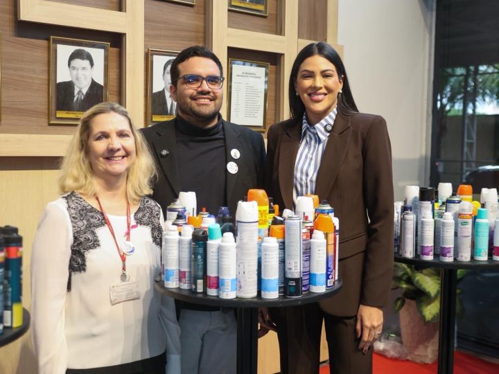 Reciclar Ajuda a Sarar’: Mayra Dias entrega mais de 3 mil frascos de aerossóis ao Grupo Raio de Sol na Aleam