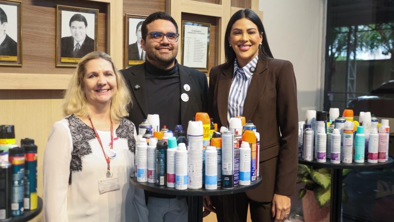 Reciclar Ajuda a Sarar’: Mayra Dias entrega mais de 3 mil frascos de aerossóis ao Grupo Raio de Sol na Aleam
