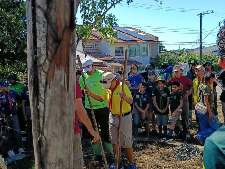 Mais de 130 escoteiros participam de mutirão ecológico e promovem ações ambientais em praça de Manaus