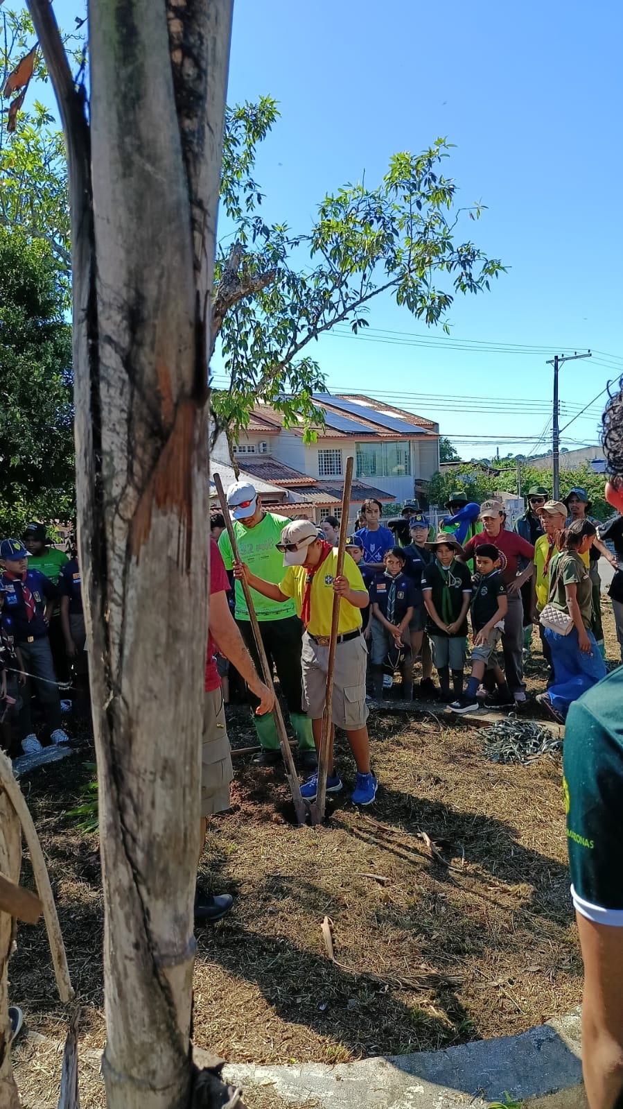 Mais de 130 escoteiros participam de mutirão ecológico e promovem ações ambientais em praça de Manaus