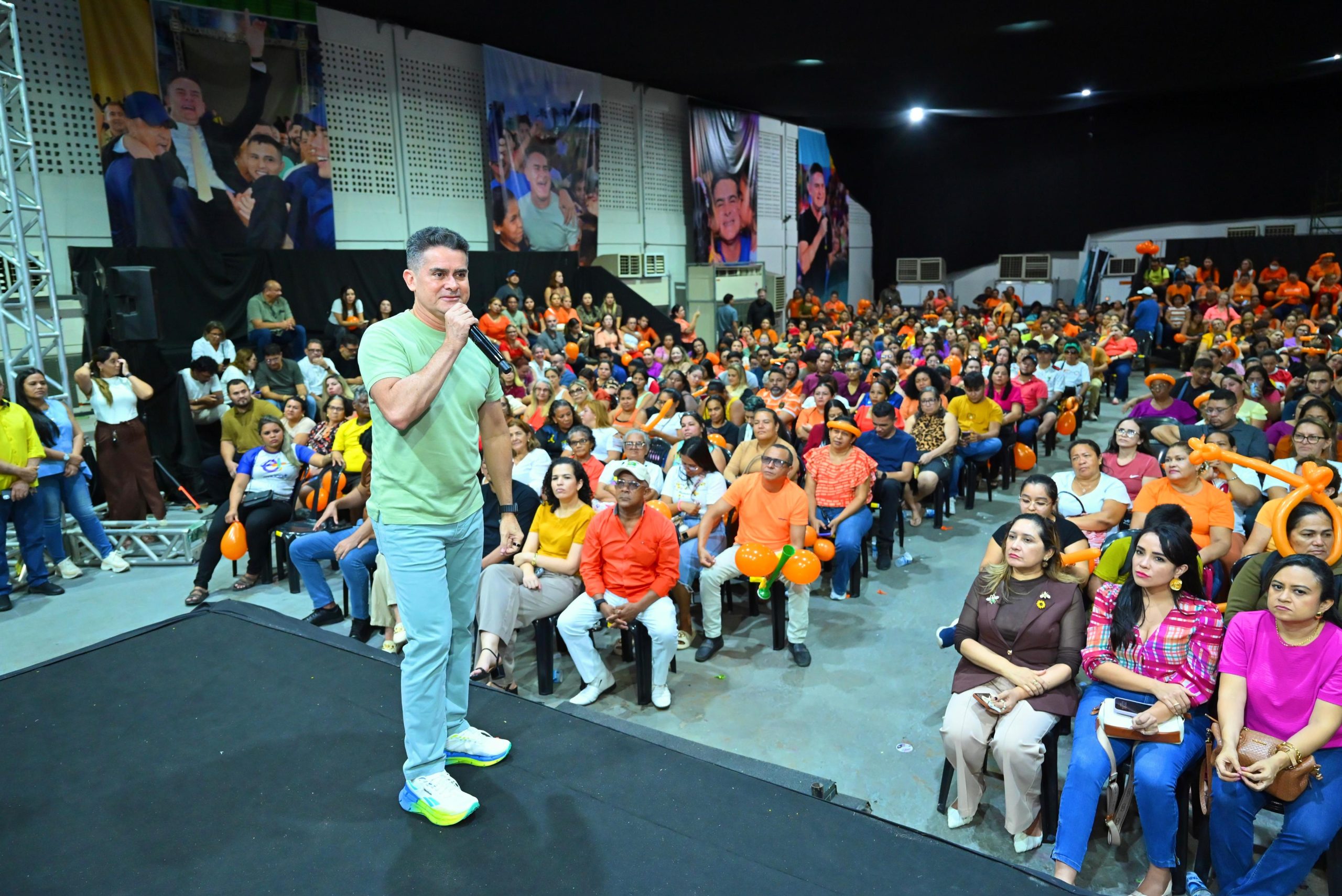 David Almeida reúne profissionais da educação infantil e especial para consolidar propostas do plano de governo