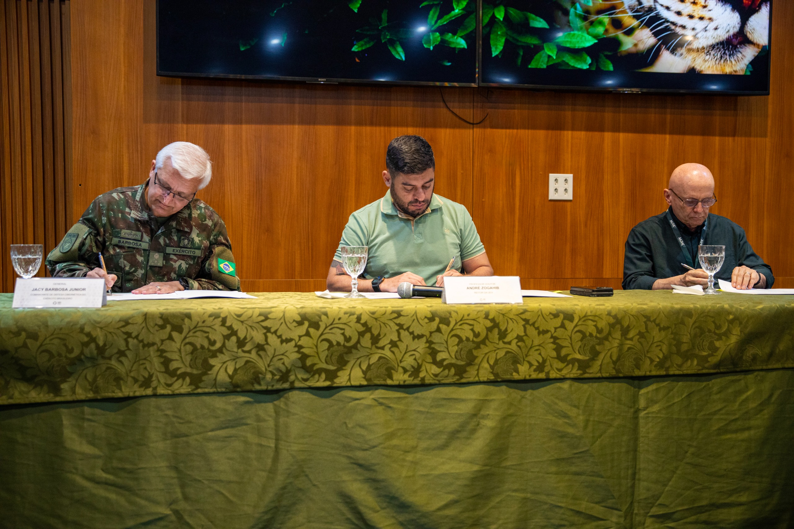 UEA e Exército Brasileiro firmam parceria em defesa cibernética