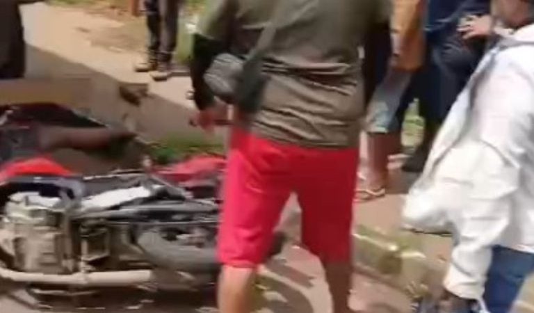 Motociclista morre após colidir contra traseira de caçamba em rodovia do Amazonas