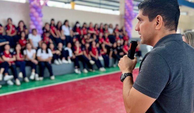 Governo do Amazonas leva Curso de Defesa Pessoal Feminina às escolas da zona sul de Manaus