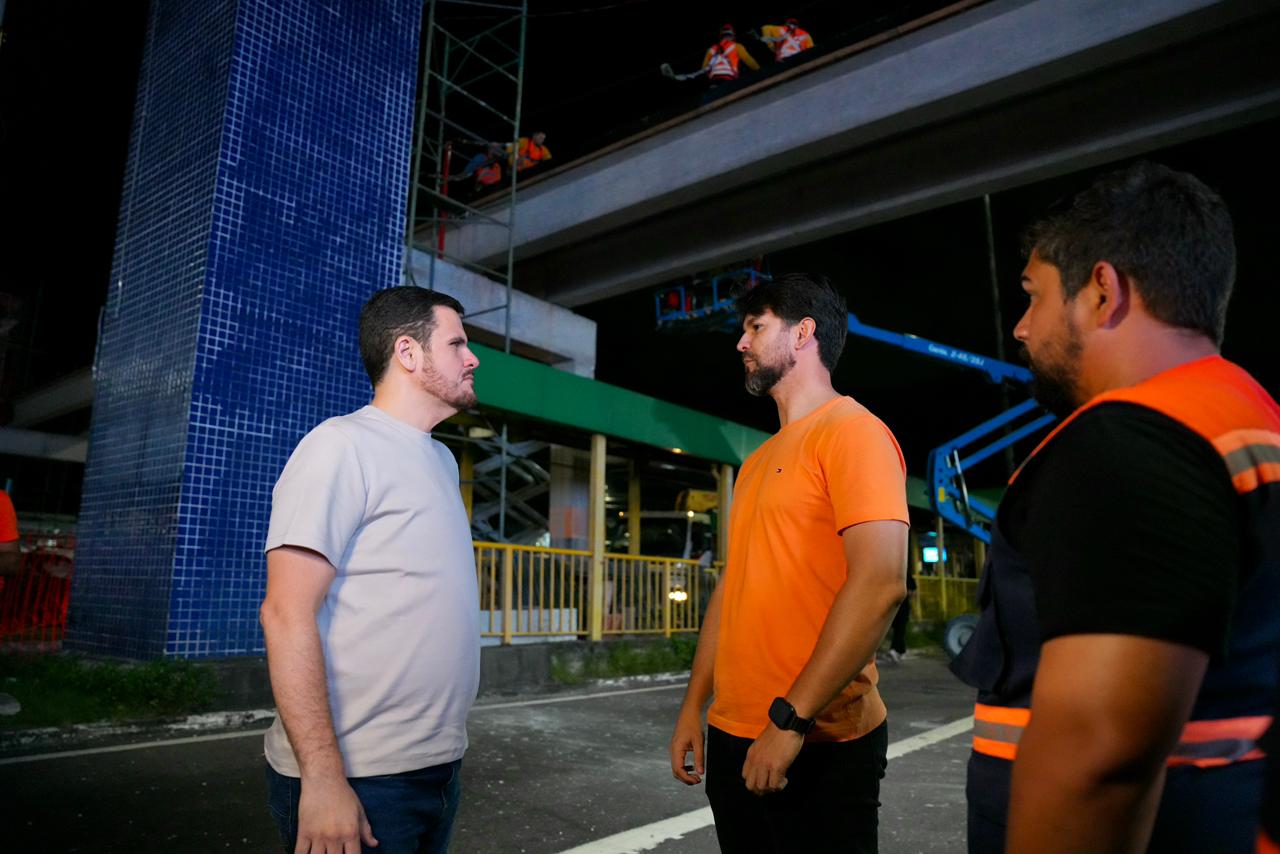 Prefeito Renato Junior acompanha avanço da concretagem do tabuleiro da nova passarela da avenida Torquato Tapajós