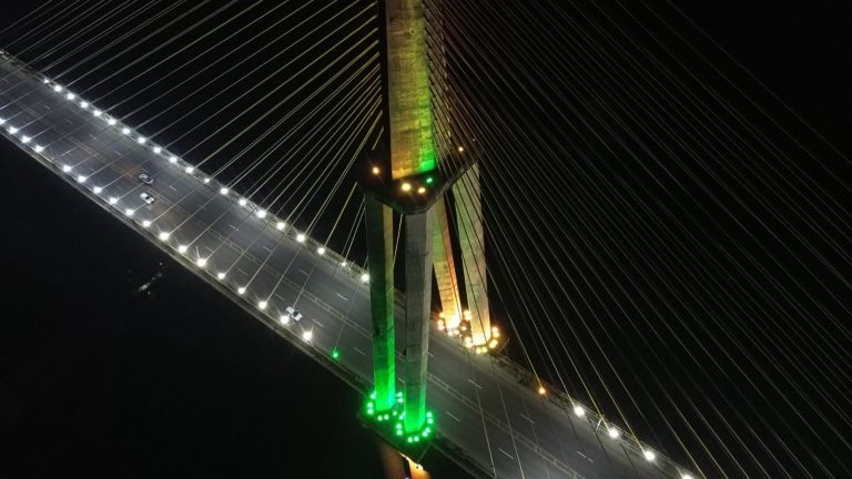 Copa do Mundo: Ponte Rio Negro ganha iluminação verde e amarela durante jogos da Seleção Brasileira