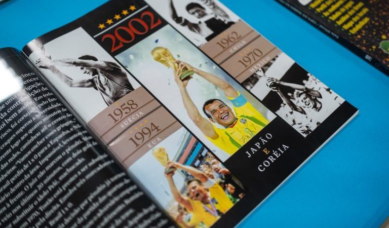 Biblioteca Pública transforma lembranças da Copa do Mundo em viagem pela história do futebol