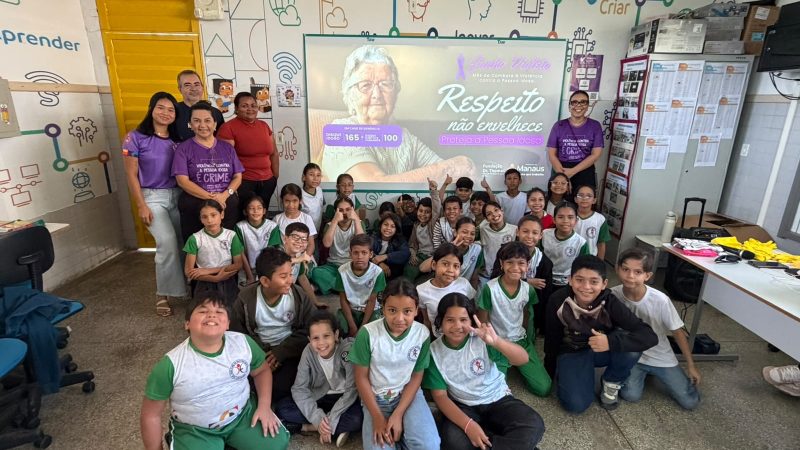 Prefeitura de Manaus leva campanha ‘Junho Violeta’ a escolas municipais e conscientiza alunos sobre o respeito à pessoa idosa