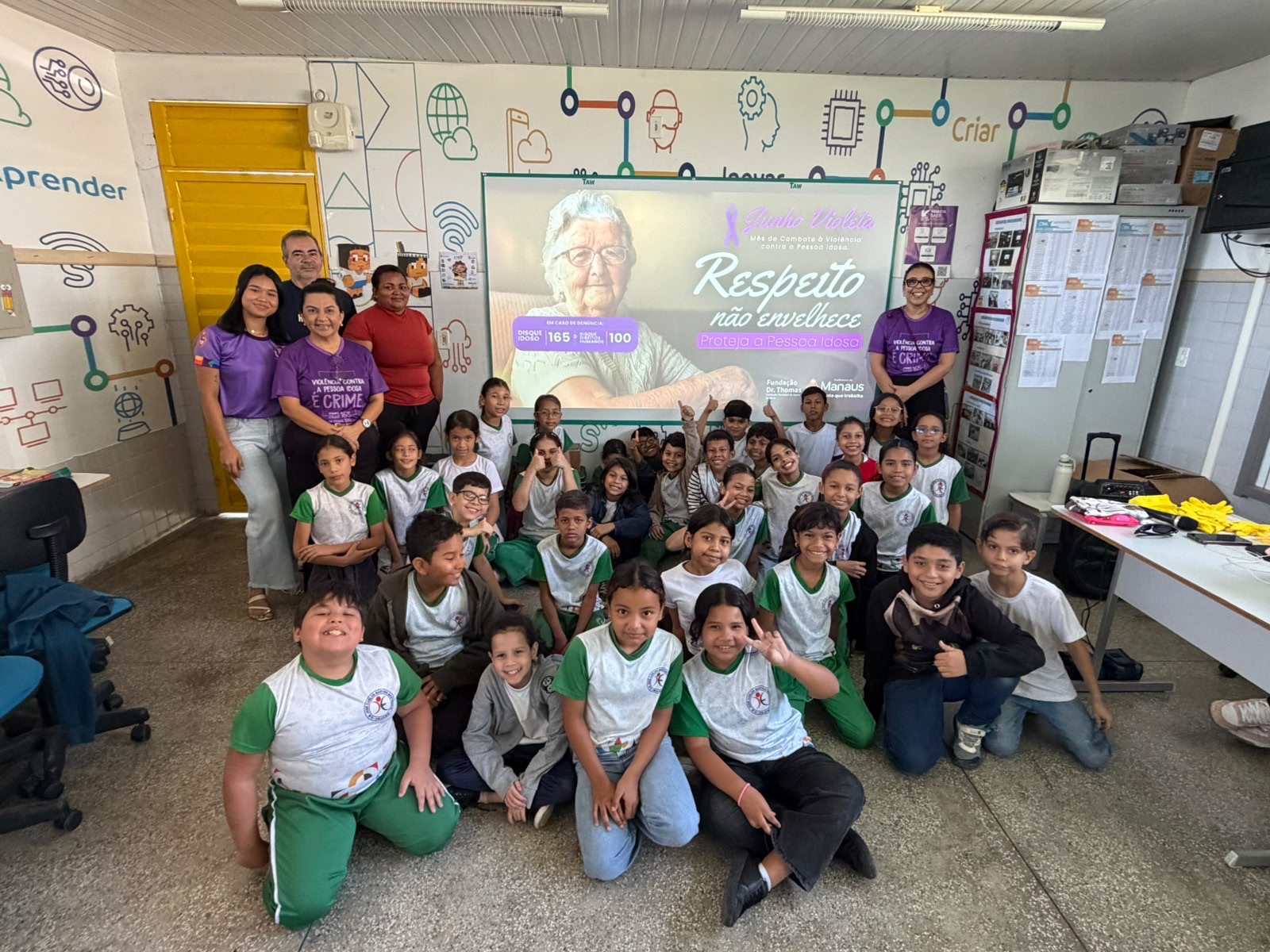 Prefeitura de Manaus leva campanha ‘Junho Violeta’ a escolas municipais e conscientiza alunos sobre o respeito à pessoa idosa
