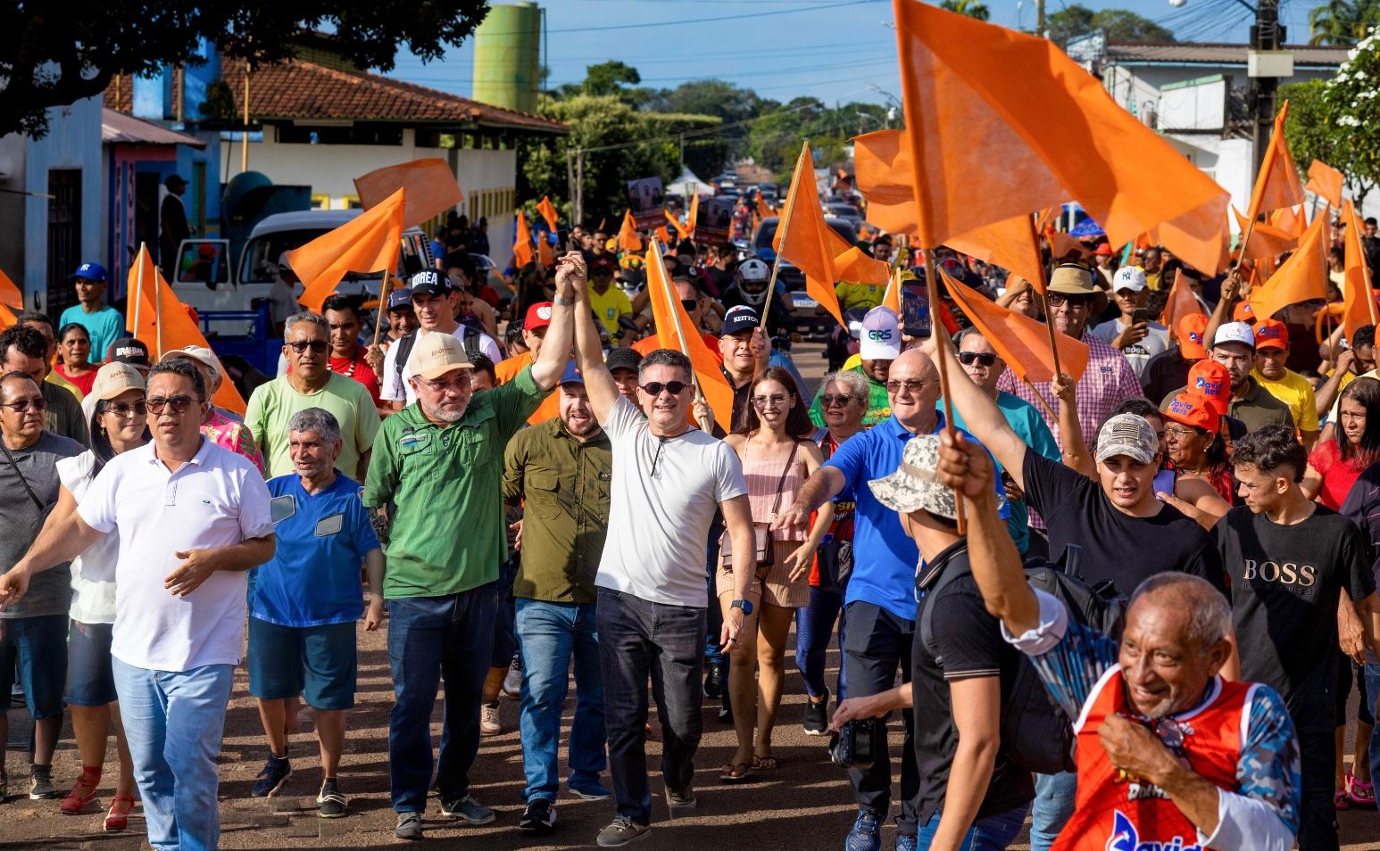 Autazes recebe David Almeida com “lancheata” no Rio Madeira e grande mobilização na ruas