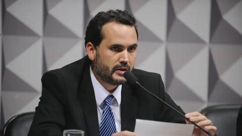 Governo avalia aumentar teto do MEI para R$ 140 mil, diz ministro
