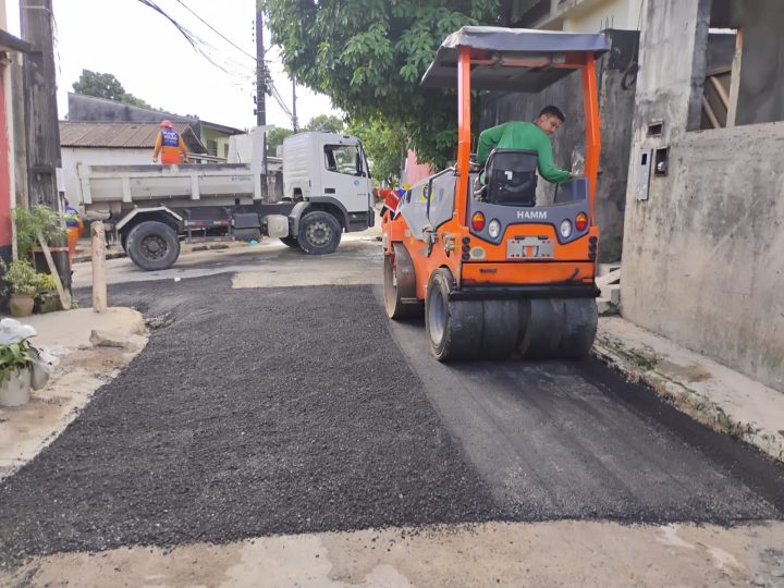 Prefeitura de Manaus avança com manutenção asfáltica no Lírio do Vale e melhora mobilidade na zona Oeste