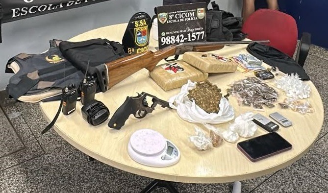 PMAM prende homem em posse de 126 porções de entorpecentes e armas de fogo