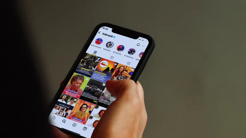 Redes sociais causam polarização e isolamento político em jovens